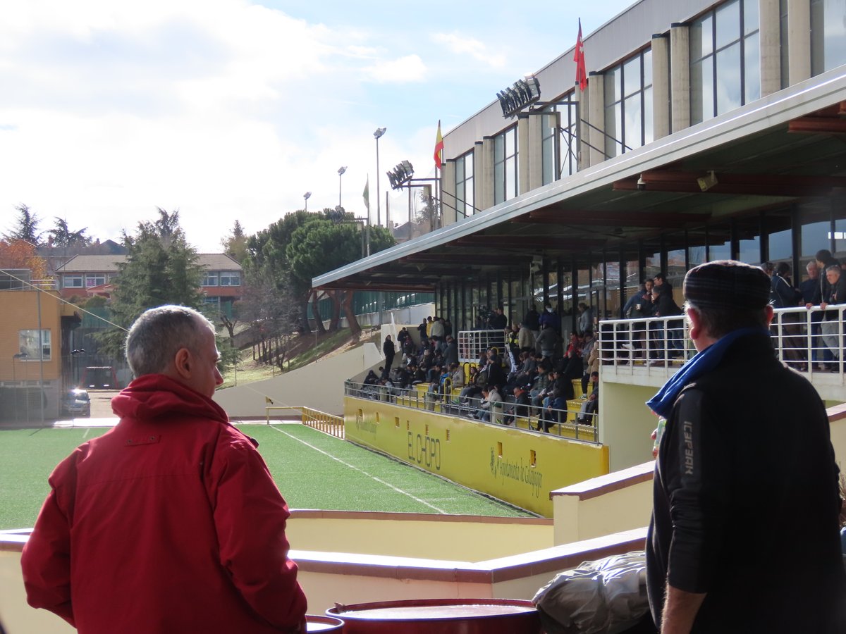 LesterEDrake's tweet image. Always a pleasure to visit El Chopo and to enjoy the excellent company from both sets of fans. We weren't expecting too many goals and we didn't get any. Had a lovely time though 👌💚💚💛🖤
⚽️@CDGalapagar v @SADvillaverde 
🏆3RFEF G7
🏟️El Chopo
💶ProLiga5€ (Gen 10€)
📅06.12.25