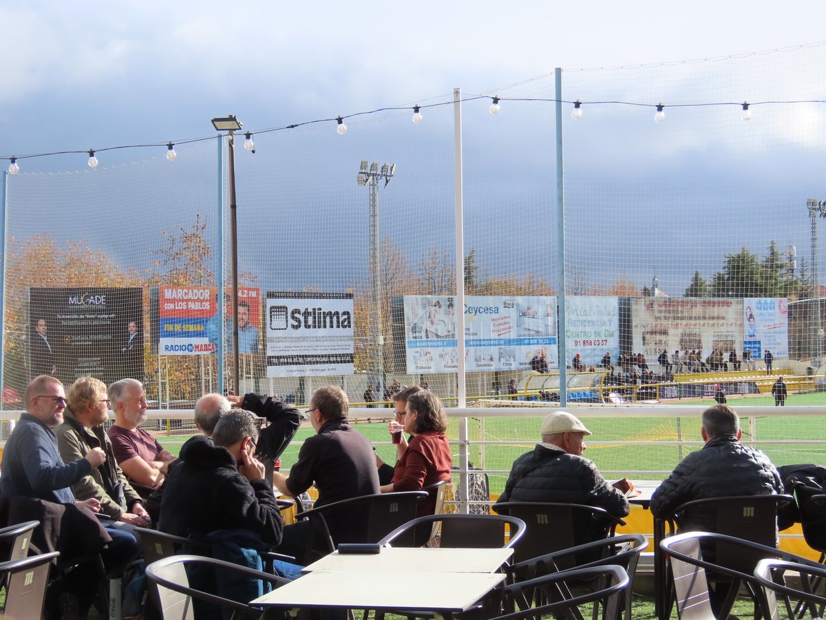 LesterEDrake's tweet image. Always a pleasure to visit El Chopo and to enjoy the excellent company from both sets of fans. We weren't expecting too many goals and we didn't get any. Had a lovely time though 👌💚💚💛🖤
⚽️@CDGalapagar v @SADvillaverde 
🏆3RFEF G7
🏟️El Chopo
💶ProLiga5€ (Gen 10€)
📅06.12.25
