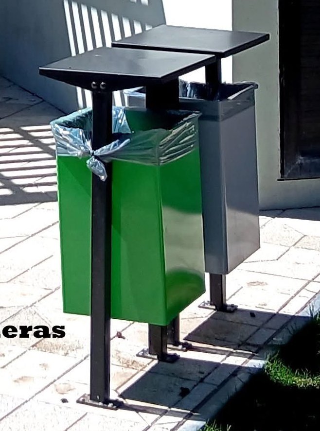 En Canelones, se arregló la plaza de Las Piedras y se gastaron $1.567.000 en poner 10 papeleras (contadas por un consejal) a razón de U$S 4000 por papelera...