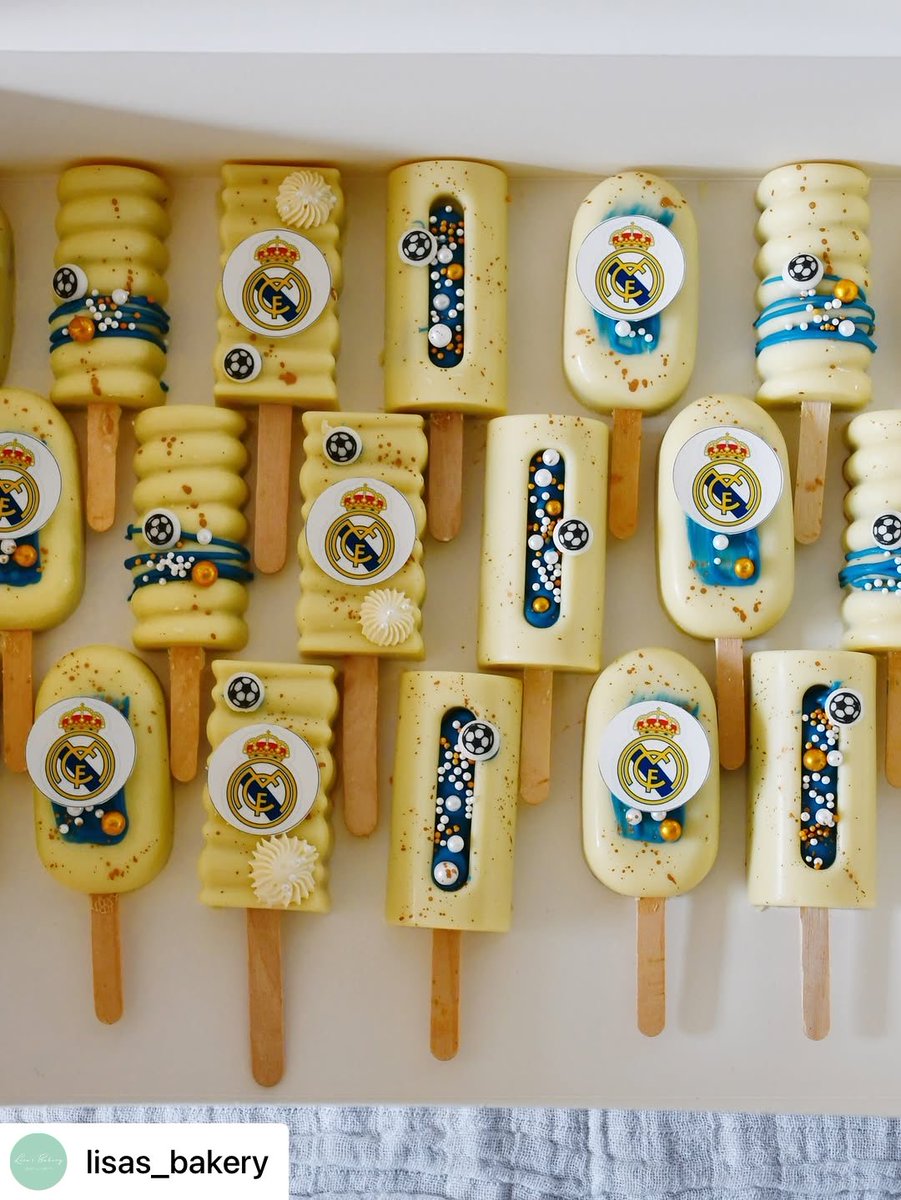 Cakeprint's tweet image. Naast de prachtige Real Madrid taart maakte Lisa van Lisas Bakery ook deze heerlijke Real Madrid Cakeslices. Ze versierde deze met een eetbare print. 

#lisasbakery #cakeprint #realmadridtraktatie #eetbareprint
