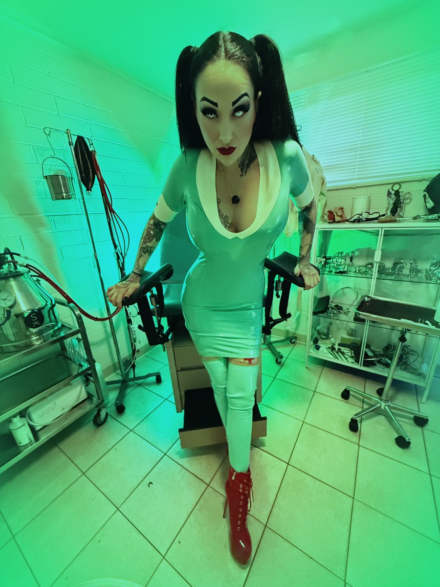 Lady Vī tweet media