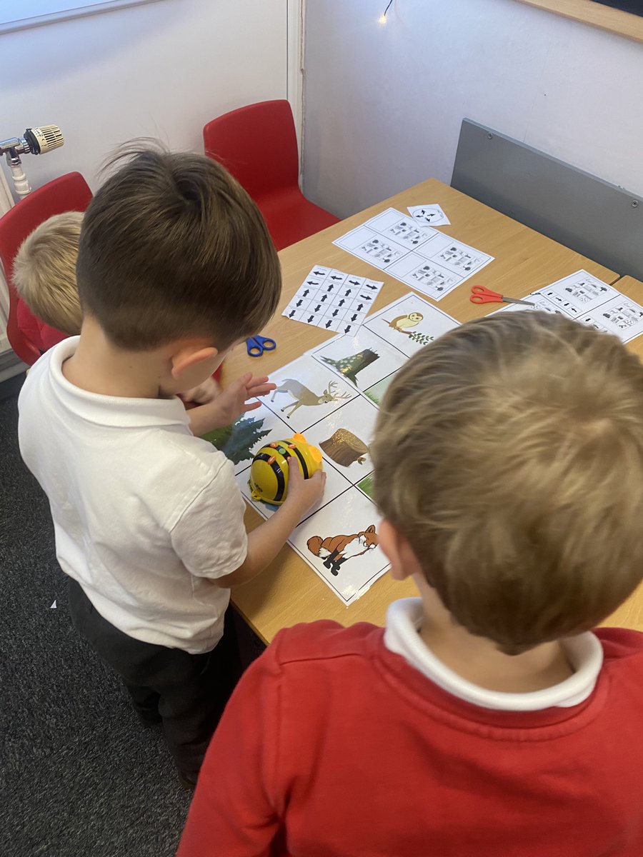 class_jurassic's tweet photo. Today’s computing lesson focused on making predictions and then testing our algorithms to see whether we’d got them right. Wonderful collaboration all round! @CarltonPS_SET https://t.co/eJ6jsPzxmW