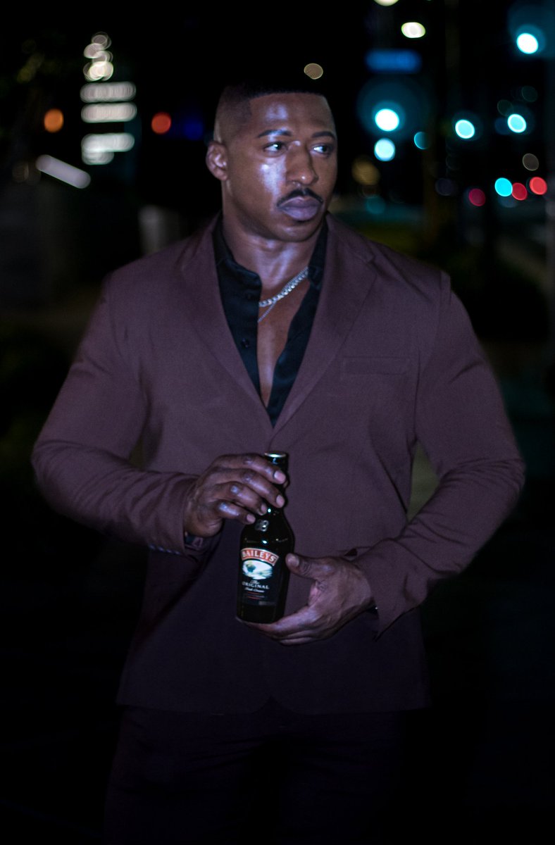 ○○○○○○○○○○○CHEERS TO YOU○○○○○○○○○○○

To be honest, I think I've always enjoyed the smoothness of Bailey's while I'm on flights. Especially international ones where I'm sitting still for a moment, or laying in my bed in first class, because I can just drink,