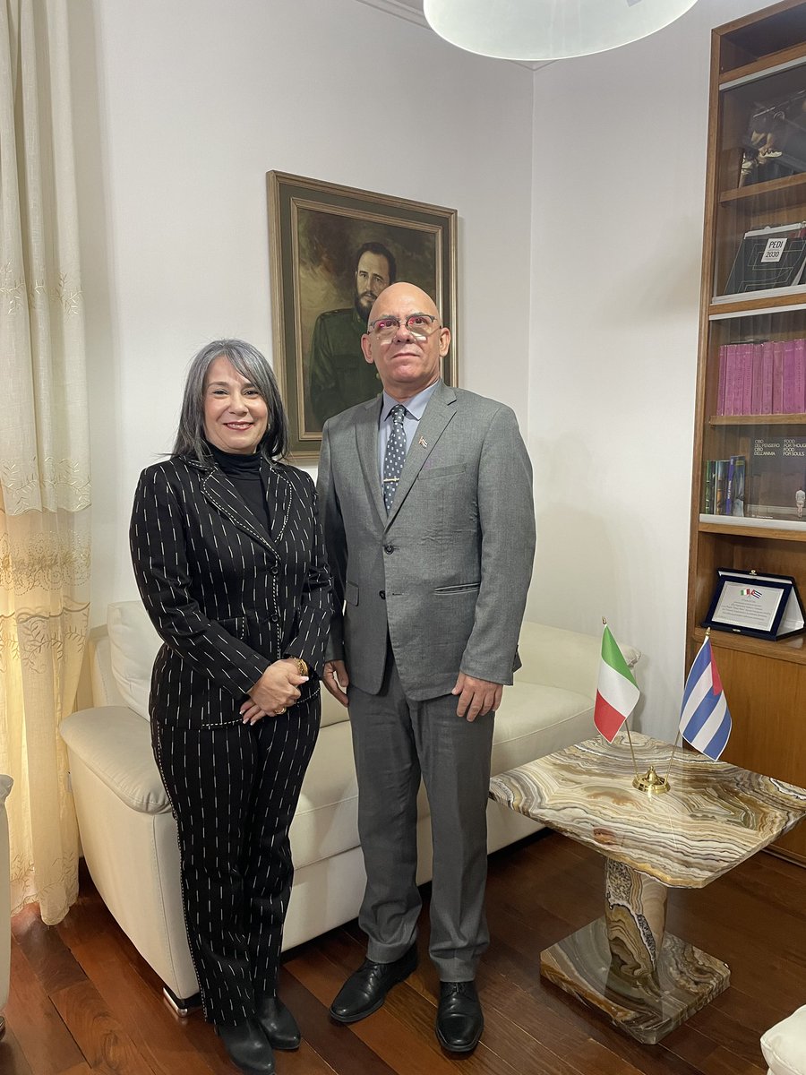 Ho incontrato il viceministro <a href="/CubaMES/">MES</a>, Reynaldo Velázquez, a capo di una delegazione in visita di lavoro per rafforzare la collaborazione accademica con l'Italia.
🔗 misiones.cubaminrex.cu/es/articulo/in…