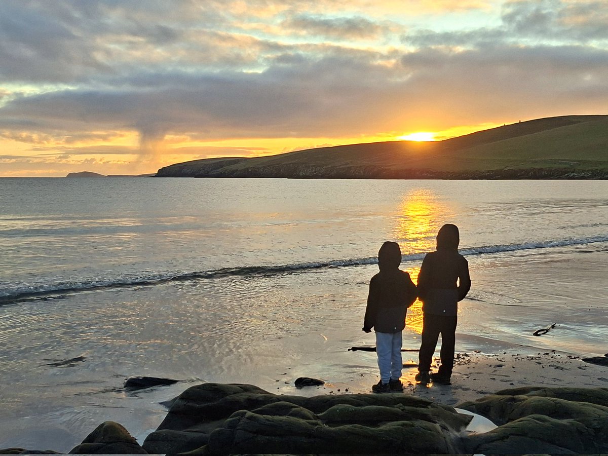 At sixty degrees north #Shetland doesn't get much daylight in winter but the light we do get is beautiful 💛