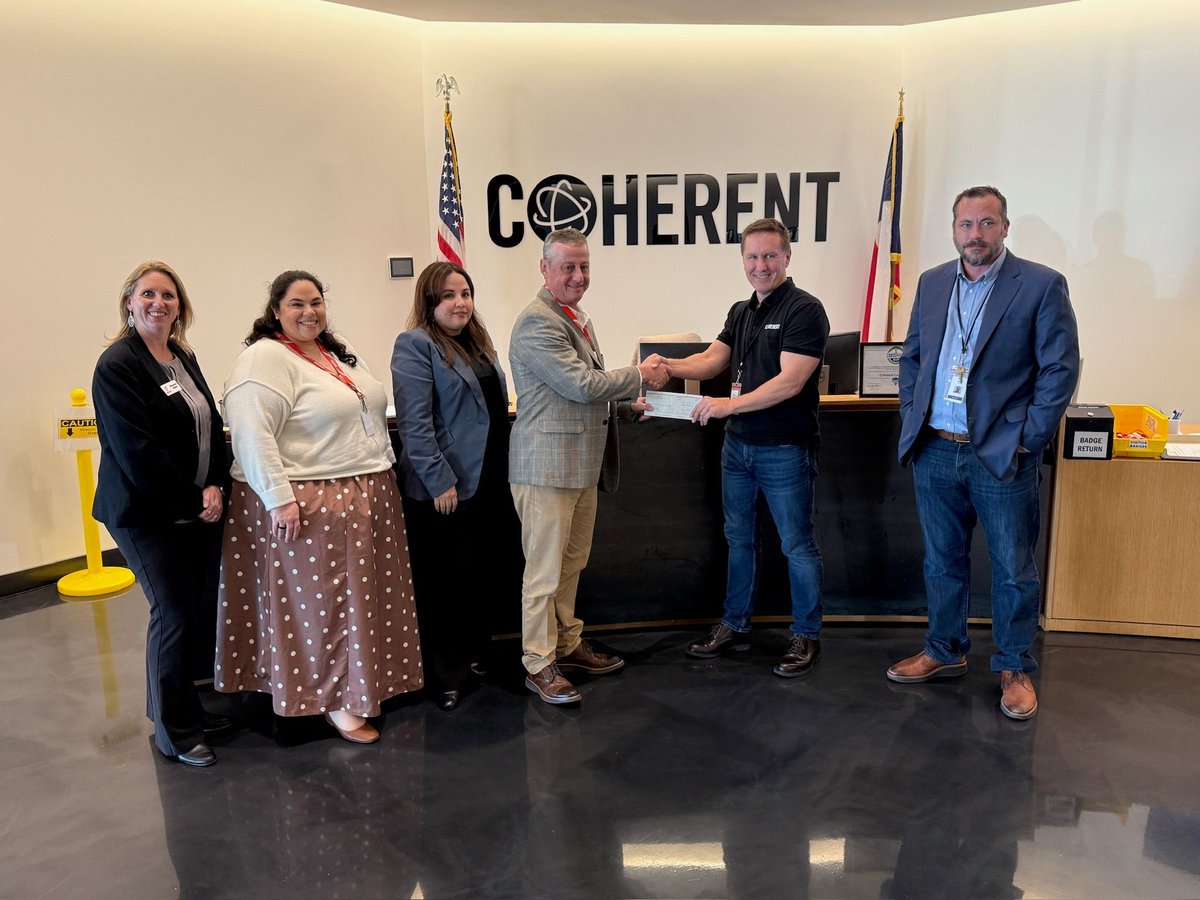 ShermanEDC's tweet image. Presented a $350,000 check to Coherent for $9.9M in qualified capital investment and their commitment to 338 full-time jobs at their Sherman facility. Proud to support partners helping move Sherman forward.

#TeamSEDCO #BuildingSherman #EconDev