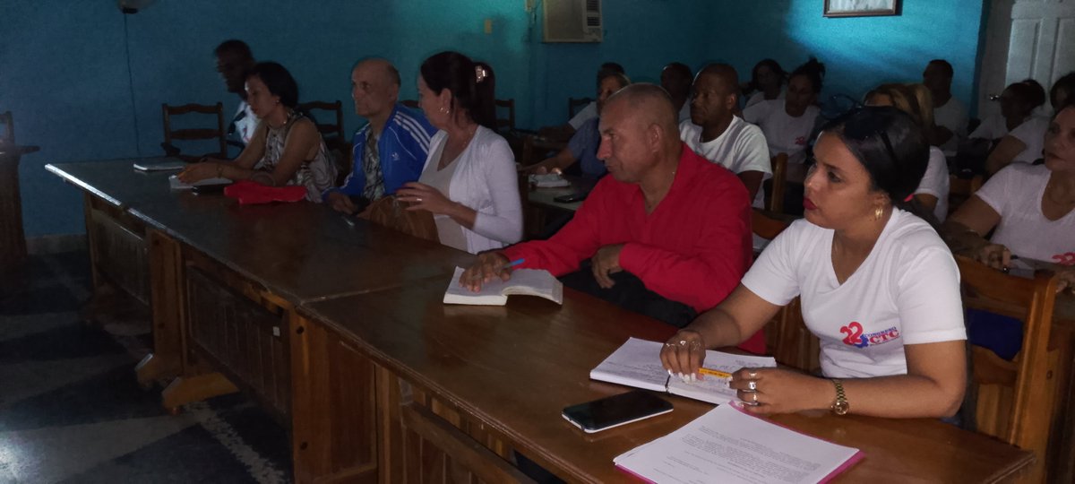 Odalis_BatistaP's tweet photo. ✍️ Rendición de cuentas, un ejercicio de superación...

En el seno del Secretariado @CTC_ProLasTunas  los Burós Provinciales #ANIR y #SNIAP rindieron cuentas de sus resultados; las acciones a emprender para avanzar salieron a flote.  
#PorCubaJuntosCreamos 
@Colina_CTCuba https://t.co/95eGtVJbyY