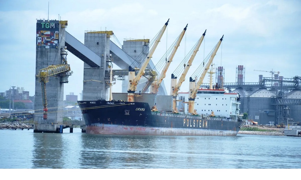 PrensaLatina_cu's tweet image. #Uruguay 🇺🇾|| La Terminal Cuenca del Plata, la mayor operadora de contenedores del puerto de #Montevideo , anunció un paro de labores decidido por el Sindicato Único Portuario

Más en #PrensaLatina 
🔗prensa-latina.cu/2025/12/11/ret…