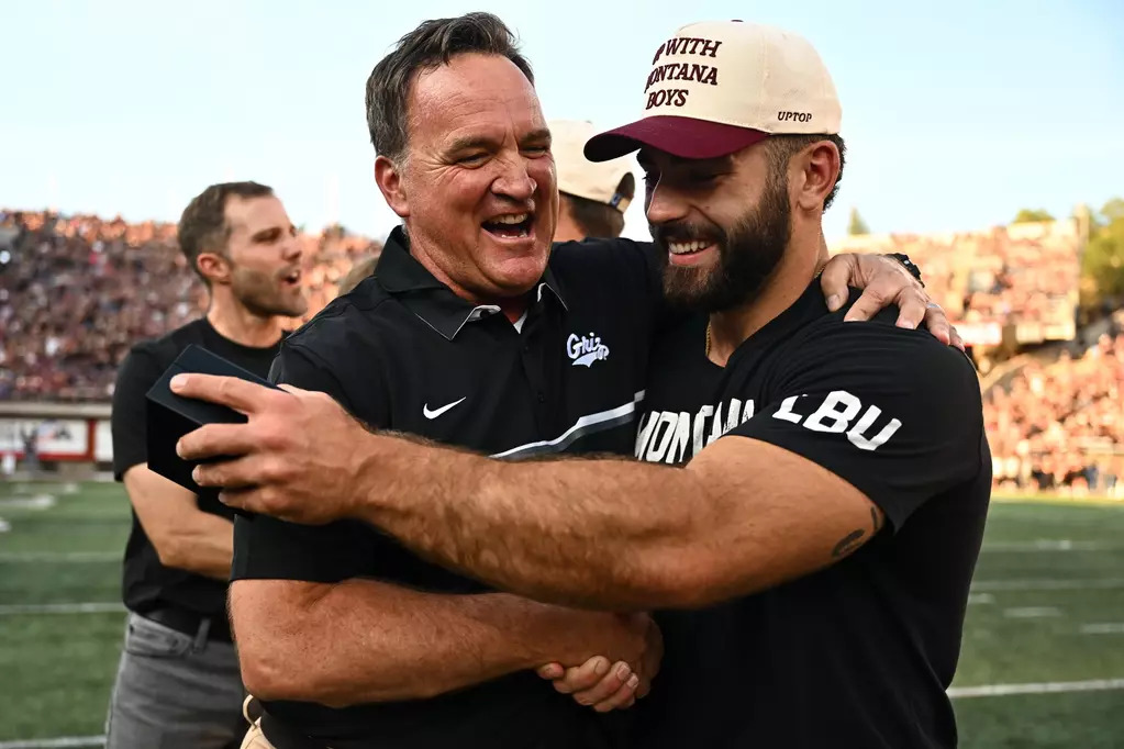 KGRZGrizSports's tweet image. .@KentHaslam joined us on the Daily Drive to chat about the University of Utah Private Equity deal. (11:16)

Plus, quite possibly the dumbest #Starting5 we've ever done 😂 (23:58)

#GoGriz 

kgrzmissoula.com/podcast/popup/…