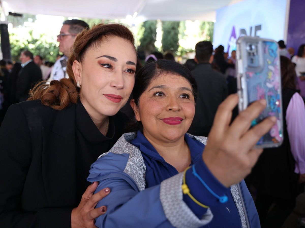 ¡Felicidades Presidenta <a href="/patyarevalo_r/">Paty Arévalo</a>! por tu Informe de actividades y resultados 2025, al frente del Sistema DIF de #AtizapánDeZaragoza. 

Tu dedicación, sensibilidad e incansable trabajo se reflejan en cada familia atizapense y en cada vida tocada desde el corazón. 💜💙🩷