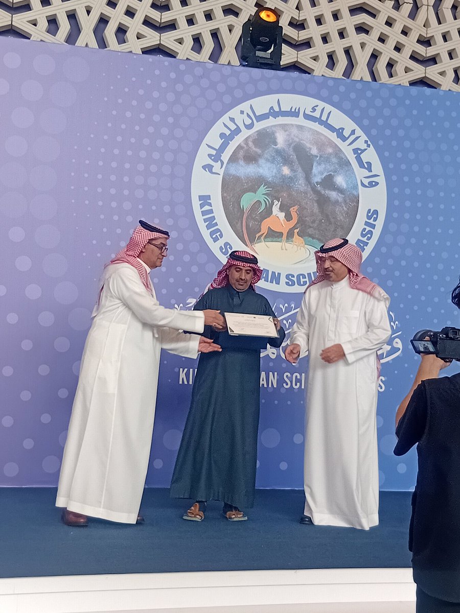 RiyadhLiveNow's tweet photo. برعاية المركز الوطني لتنمية القطاع غير الربحي 
وتنظيم من جمعية تكاد  @techeadorg 
شاركت الجمعية السعودية لرعاية كبار السن وقار @waqarorg بركن تعريفي 
في المعرض اللذي احتظنه بهو واحة الملك سلمان للعلوم بعنوان تسخير التقنية لخدمة الجمعيات الناشئة 
حظي جناح وقار بتوافد الزوار من التقنيين والمعنيين بالعمل الإنساني
كما تشرفت الجمعية بحضور شرفي لمعالي الدكتور 
خالد طاهر مدير واحة الملك سلمان 
في ختام المعرض جرى تكريم الجمعية نظير اسهامها في إنجاح الفعالية 

#السعوديه_فلسطين