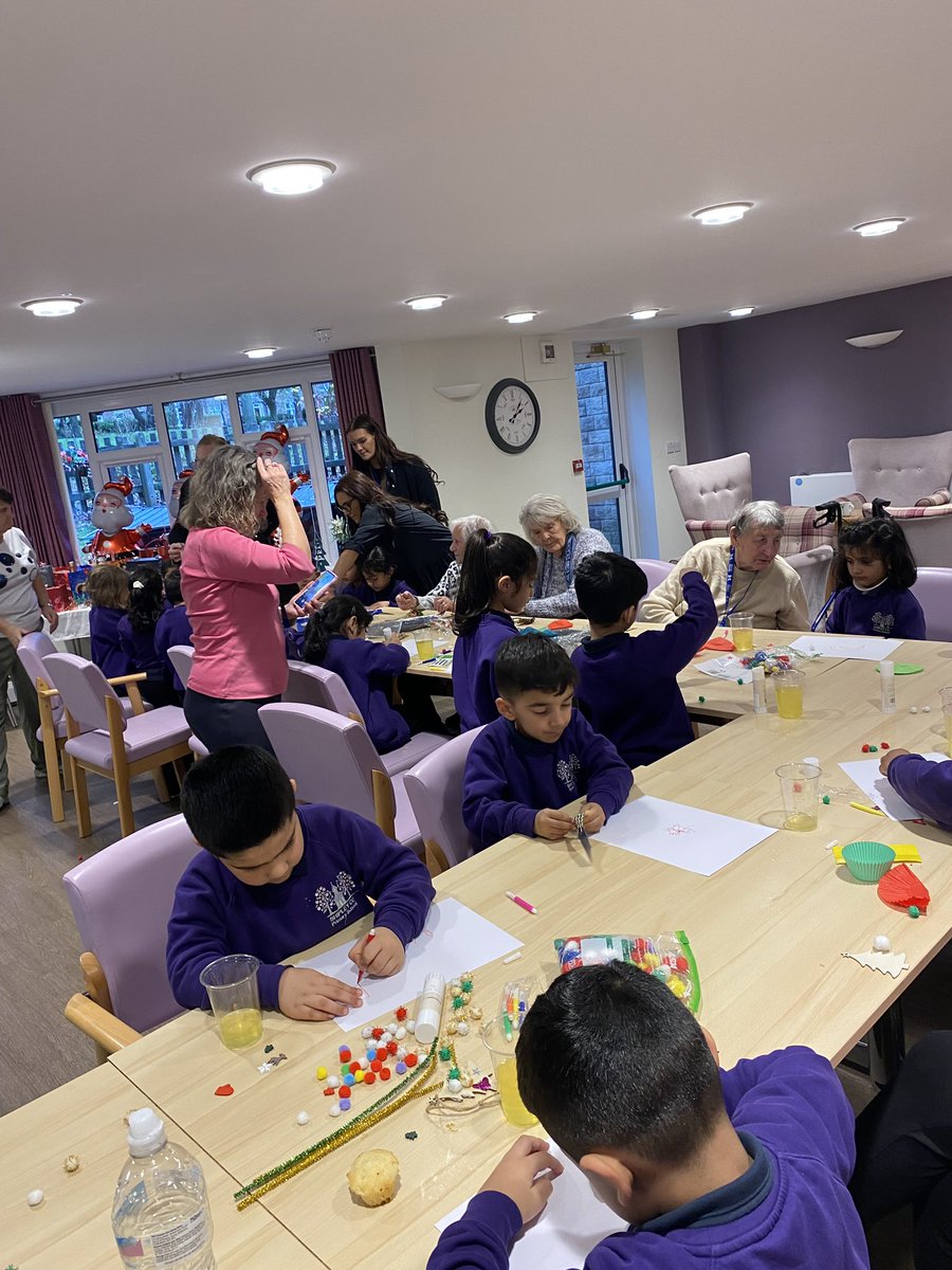shipley_ce's tweet photo. Reception had a lovely time visiting our friends at Peaselands for Christmas crafts ๐@WeAreBDAT @Linking_Network #intergenerationallinking https://t.co/YsdVjXkXFx