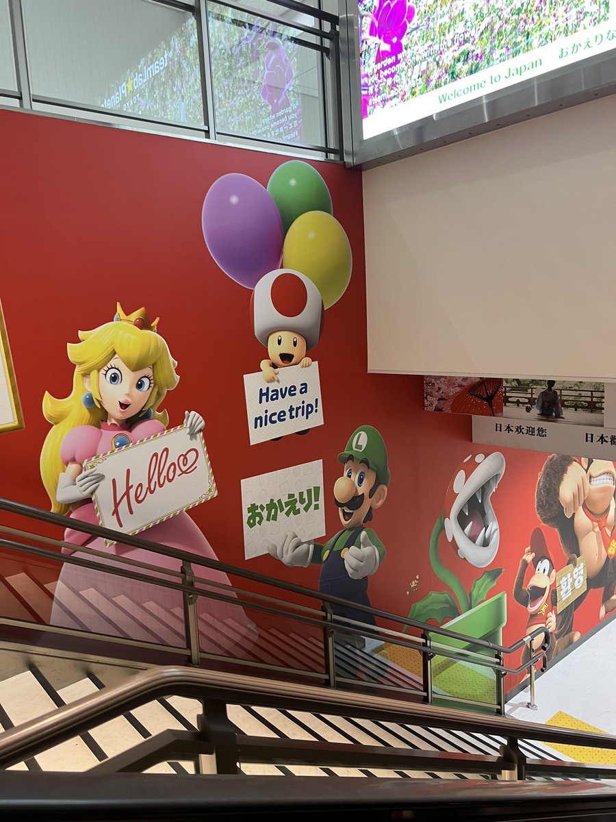 morucom's tweet image. 飛行機の中では大丈夫だった我が家の兄弟、着いた瞬間に動き回り、空港からホテルまでの2時間弱で「走らない！」「歩く！」「前を見て！」を言い過ぎてドッと疲れた🫠
ZipAirは快適だったけど、スクリーンがないから現在地がわからなくて永遠に感じたからあの地図って大事なんだなって思いました😂