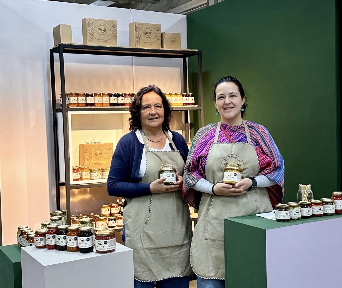 Desde Expoartesanías 2025 en el pabellón 6 de Corferias, invitamos a recorrer este rincón de Boyacá. 

Aquí, 6 asociaciones agroindustriales muestran la esencia de nuestro territorio, sabores que cuentan historia, calidad y tradición. 
#BoyacáTerritorioDeSabores