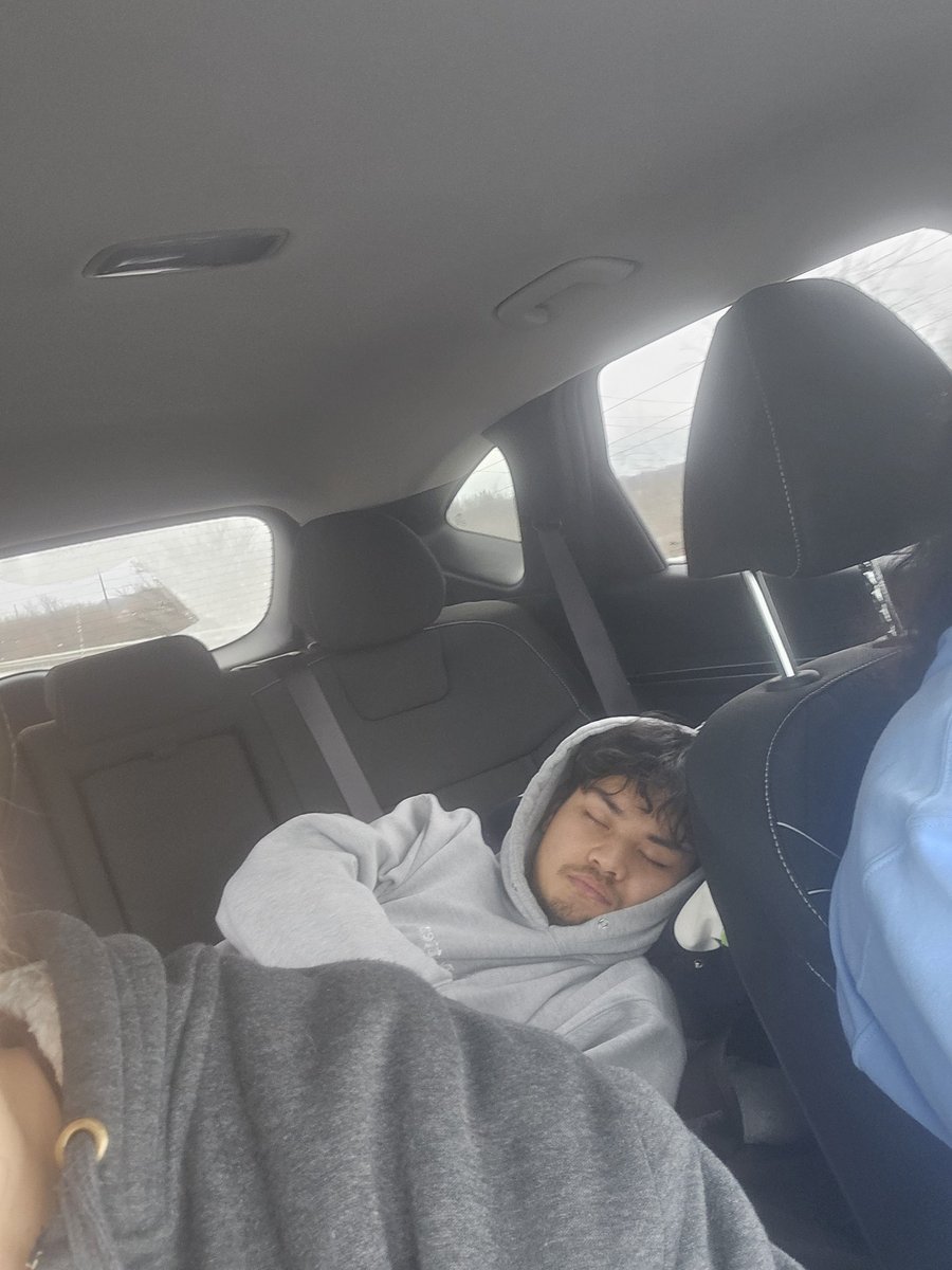 Spain134's tweet photo. I'm @Minhute's personal driver for Peoria regionals hit me up for business deals https://t.co/SBIOPxC6aB