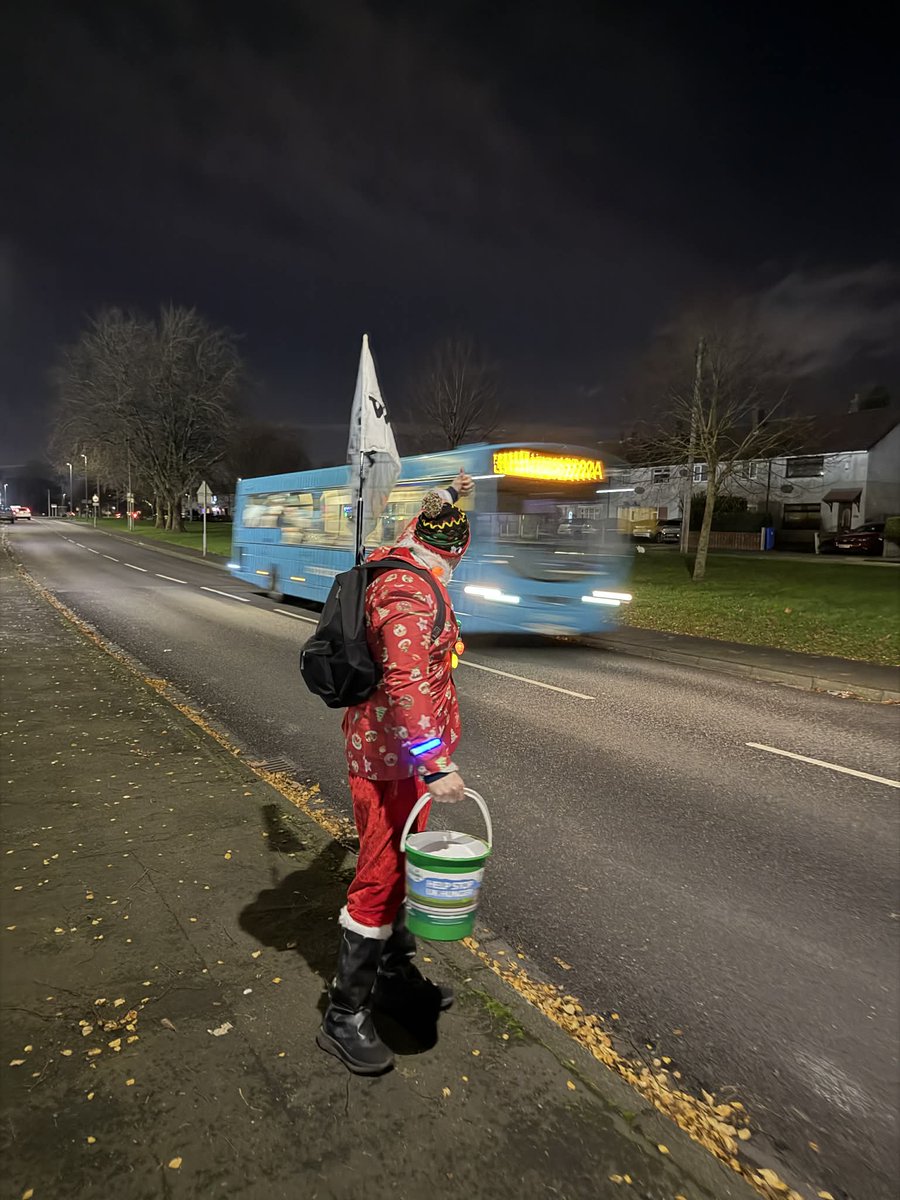 TheBuswalker's tweet image. Day 12 done! 🎄
Huge thank you to Danny and Jack 👏
And an even bigger thank you to everyone in Ditton who beeped, waved, and donated tonight — your support means everything. 💙

If you’d like to help keep this momentum going, you can donate here:
👉 gofund.me/dec85937