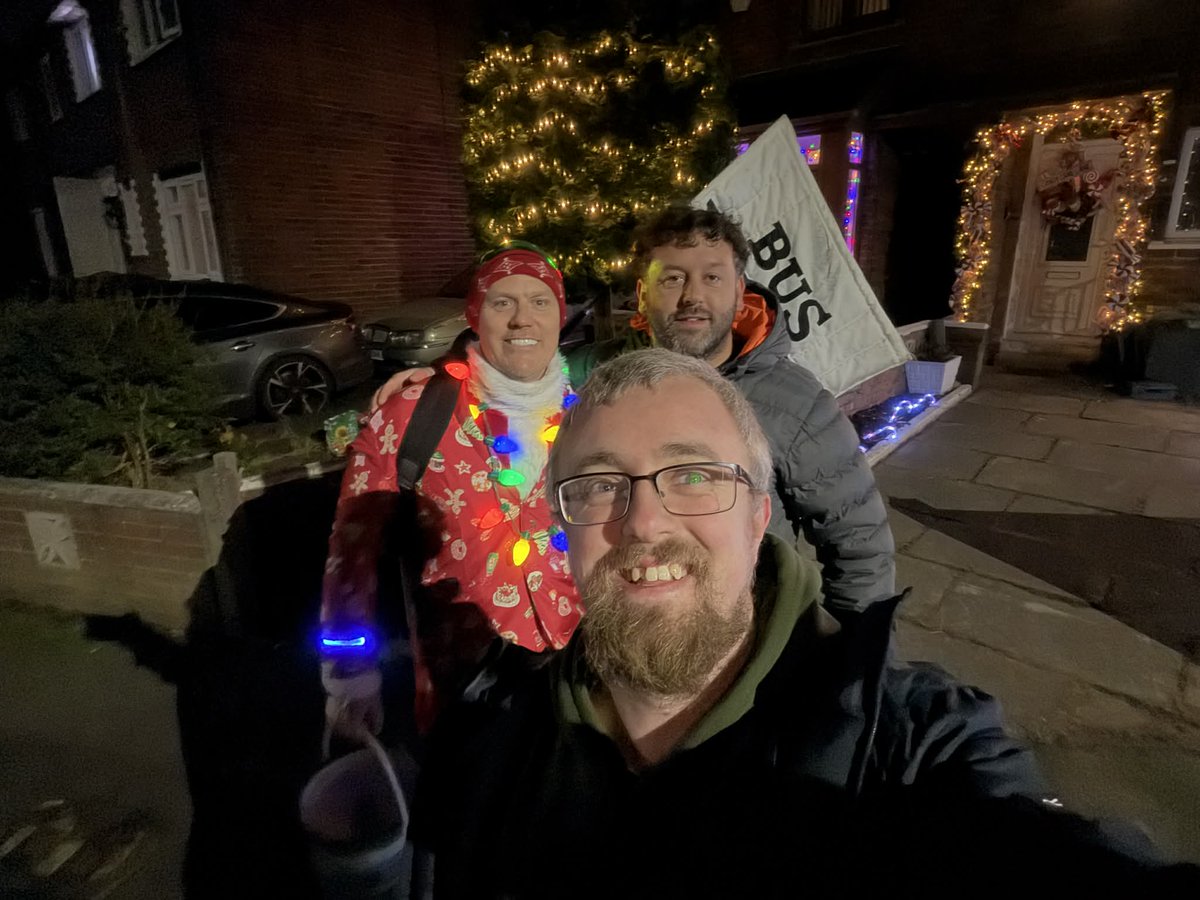 TheBuswalker's tweet image. Day 12 done! 🎄
Huge thank you to Danny and Jack 👏
And an even bigger thank you to everyone in Ditton who beeped, waved, and donated tonight — your support means everything. 💙

If you’d like to help keep this momentum going, you can donate here:
👉 gofund.me/dec85937
