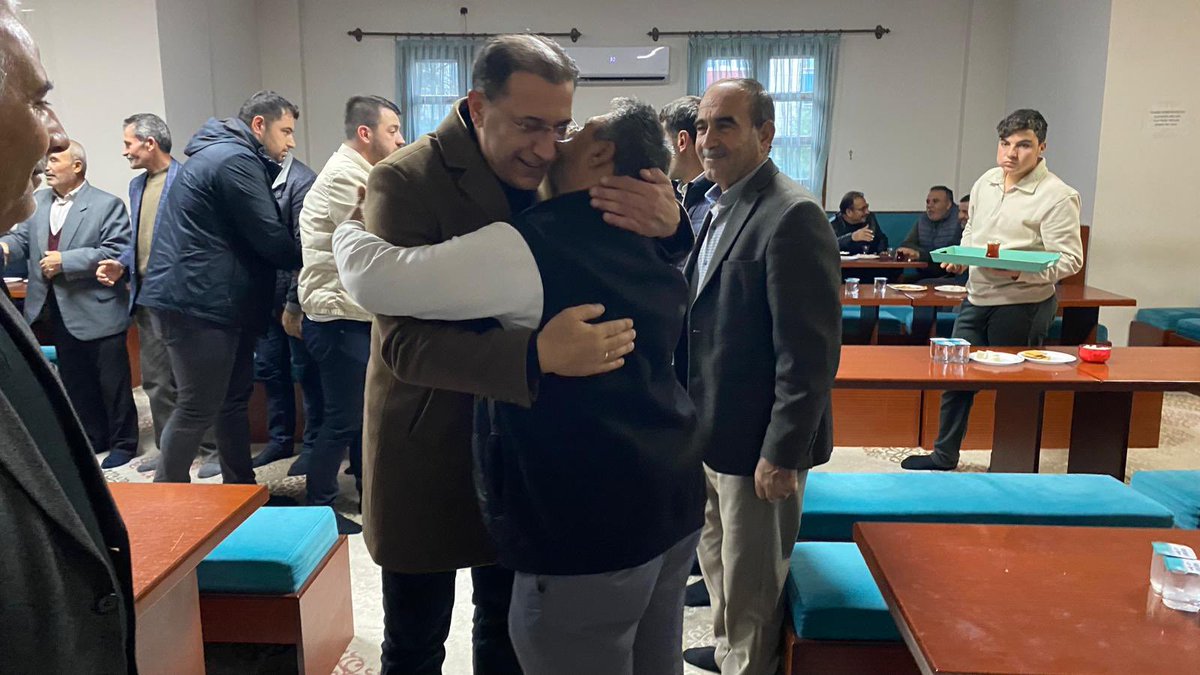 İl Başkanımız Süleyman Turgut ile birlikte
merhum Hacı Mehmet Şerif Sönmez’in cenaze törenine katıldık.
Merhuma Allah’tan rahmet, ailesine ve sevenlerine sabırlar diliyoruz.