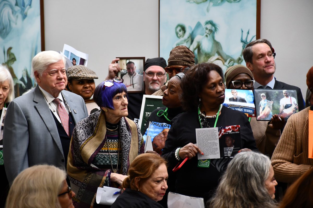 rosadelauro's tweet image. Today we remember the victims of the Sandy Hook Shooting, 20 innocent students and 6 educators that we lost 13 years ago.

Enough is enough. We must work together to #EndGunViolence.