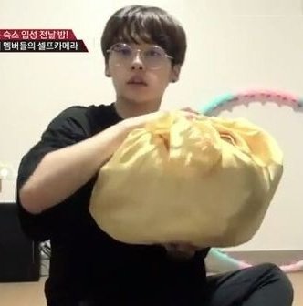 userlinoring's tweet photo. my baby 💔💔 and his bundles....and his round glasses... https://t.co/hKXG0U50Sa