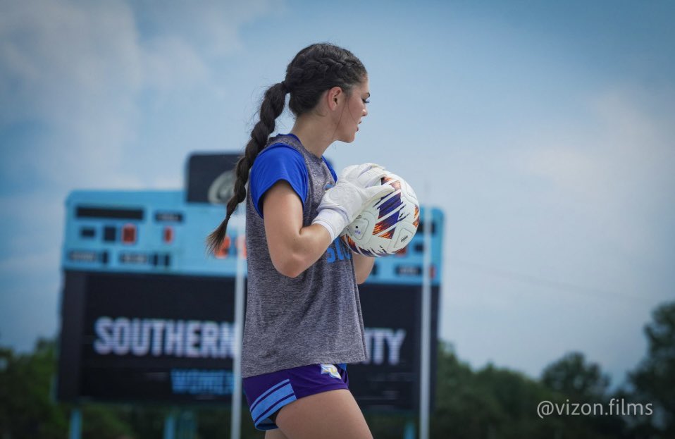 Ava Droze tweet media