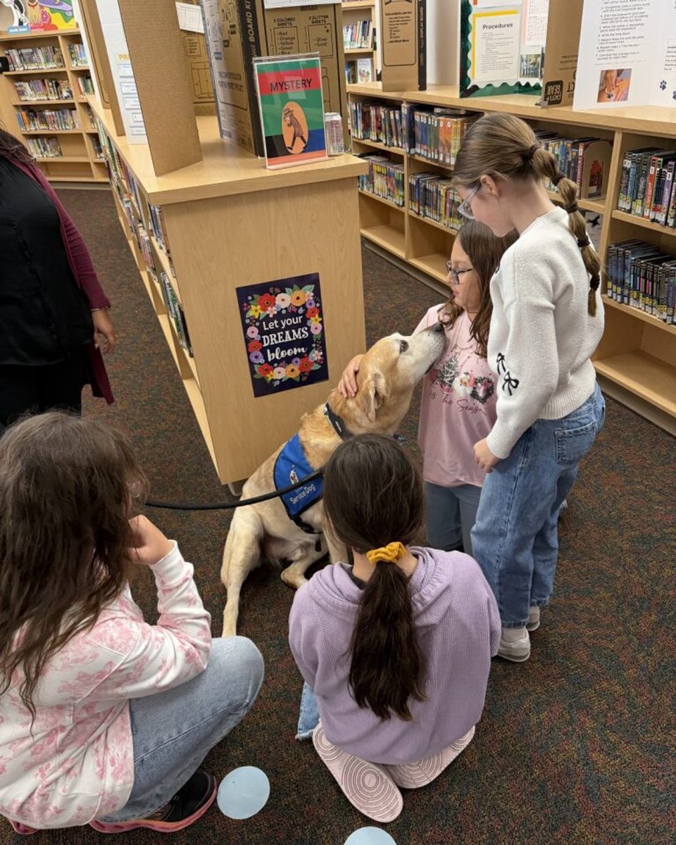 GPISD1's tweet image. 🌸 Blooms Club at East Cliff! 🌸
5th grade girls are leading with kindness, friendship, and community! They learned about the Ronald McDonald House and spent time with Duke, the service dog 🐾.
#BloomsClub #Leadership #Community #EastCliffPride #DistrictPride