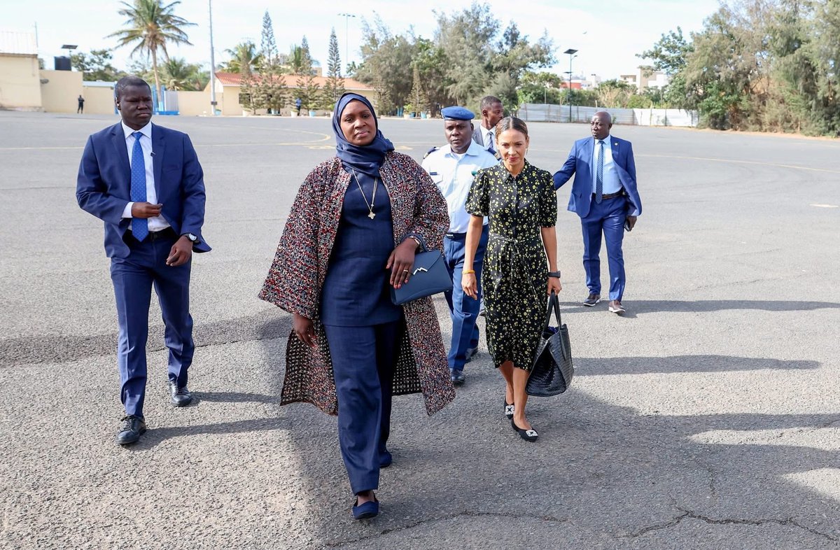 Cisse_Maps's tweet image. J’ai quitté Dakar ce jour en compagnie de ma sœur, Son Excellence Madame Debora Carvalho, Première Dame de la République du Cap-Vert, pour prendre part, en Sierra Leone, au lancement officiel de la campagne #BuildingResilience 2025–2027, sur invitation de Son Excellence Dr Fatima