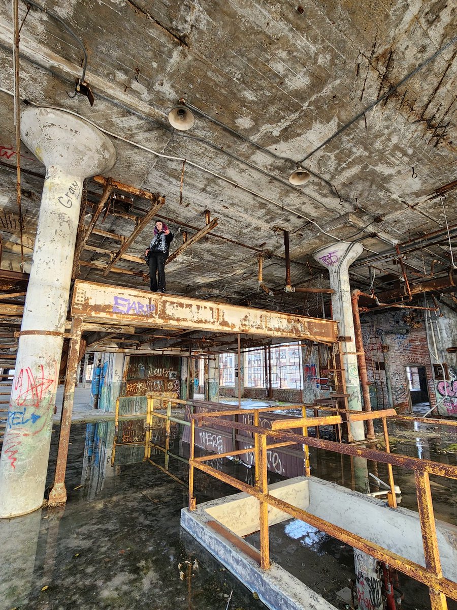 skaisfire's tweet photo. adandoned warehouse in philly https://t.co/I0dCfk2A8B