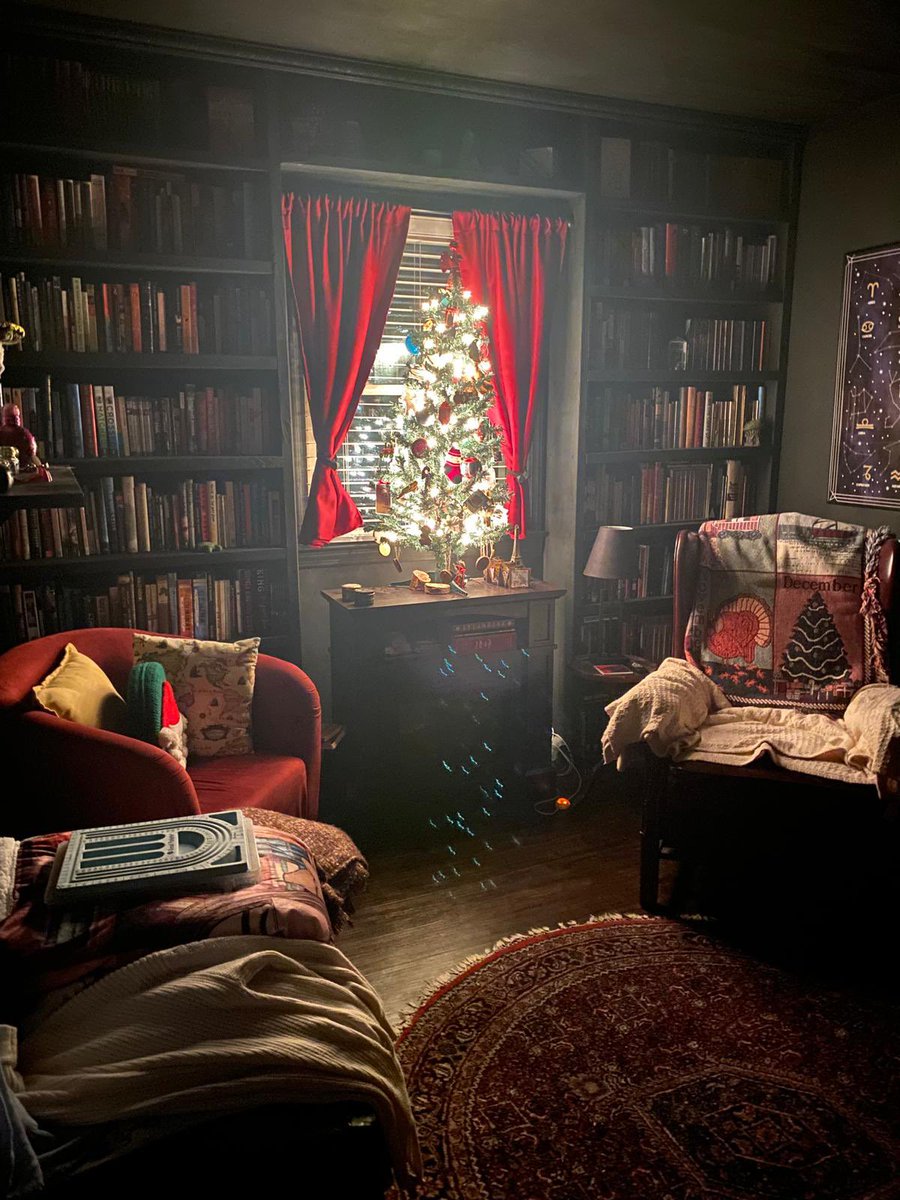 📚 [pic 1] our home library last December ➡️ [pic 2] our home library this December ✨