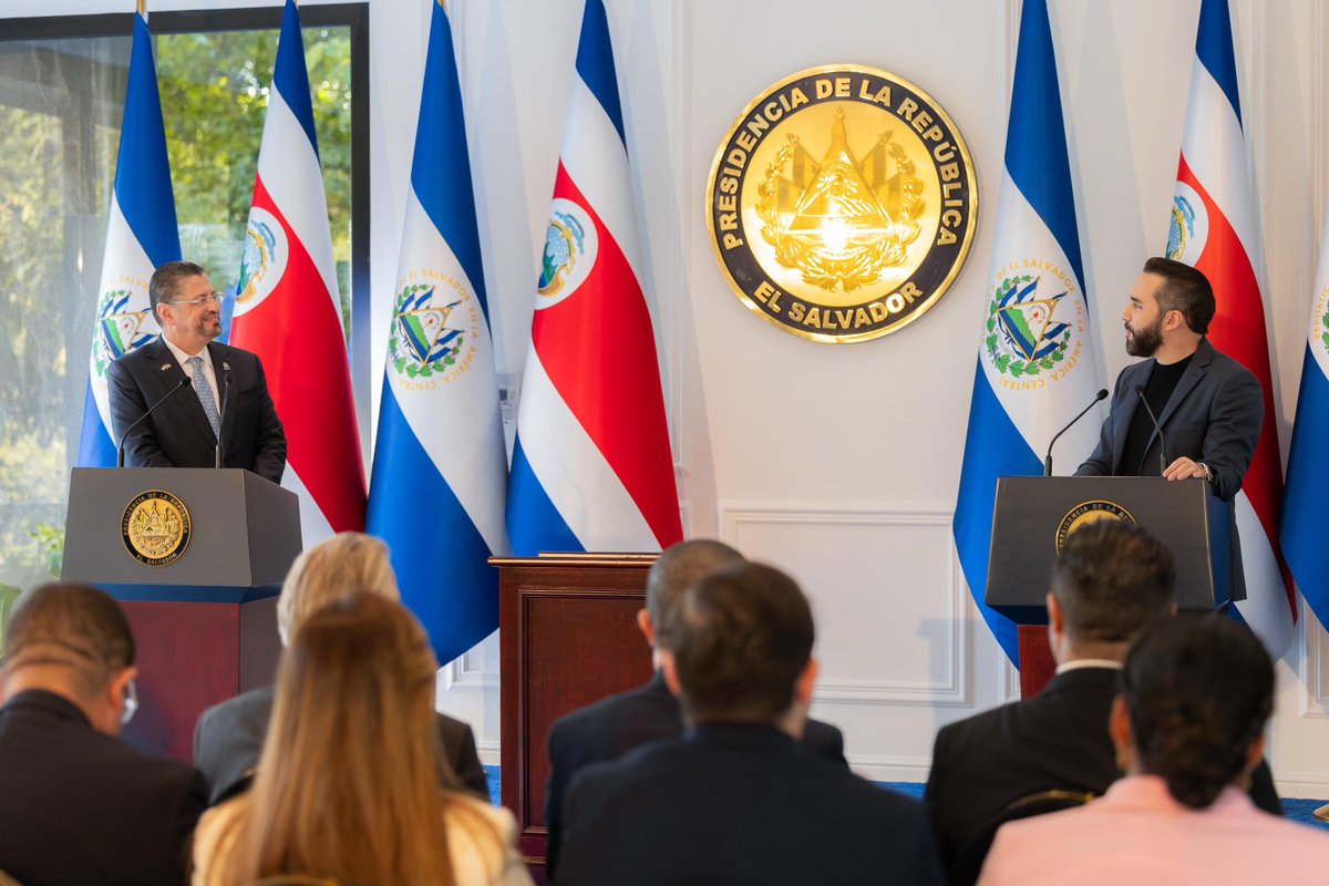 “Usted Señor Presidente <a href="/nayibbukele/">Nayib Bukele</a> entendió y dio ejemplo de que gobernar es decidir y actuar. Que esas decisiones y actuaciones ofenden a los que están de acuerdo con la inmovilidad, a los defensores de status quo”, Presidente de Costa Rica, <a href="/RodrigoChavesR/">Rodrigo Chaves</a>.