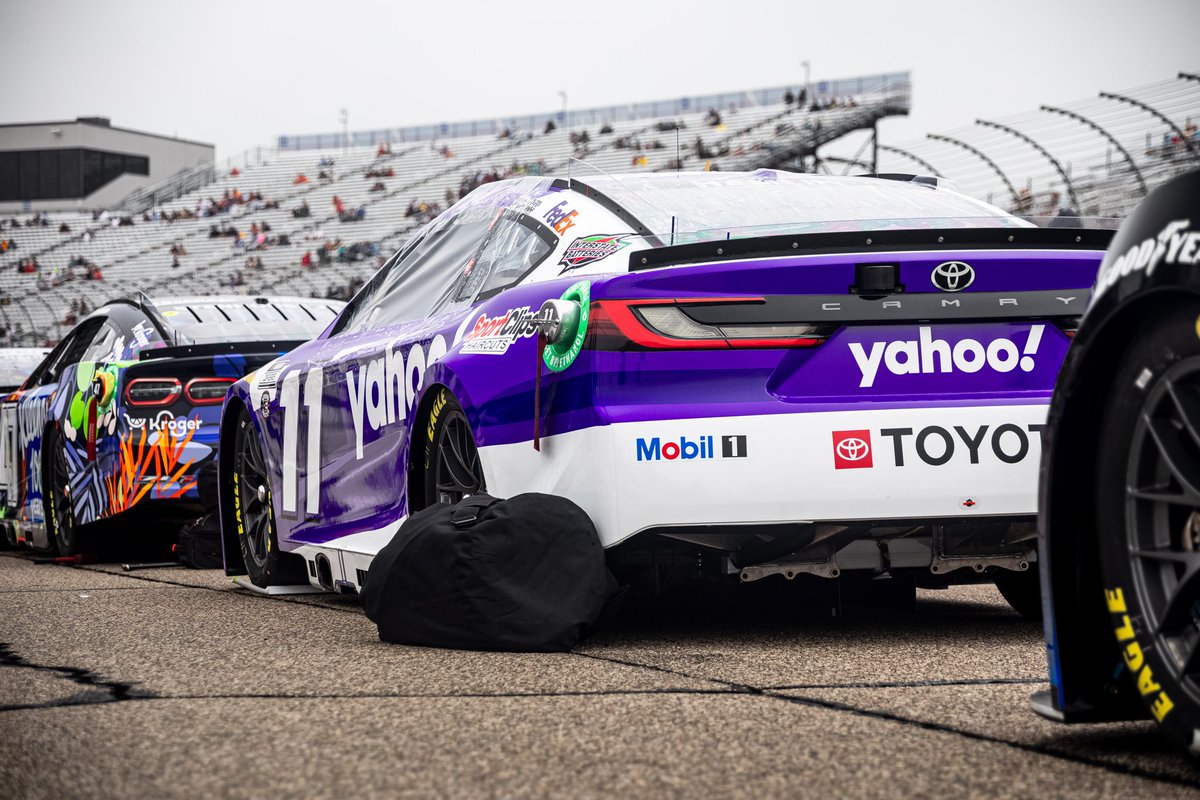 AndrewFierman's tweet photo. W
@dennyhamlin 
@23XIRacing https://t.co/QkqZX8GGAH