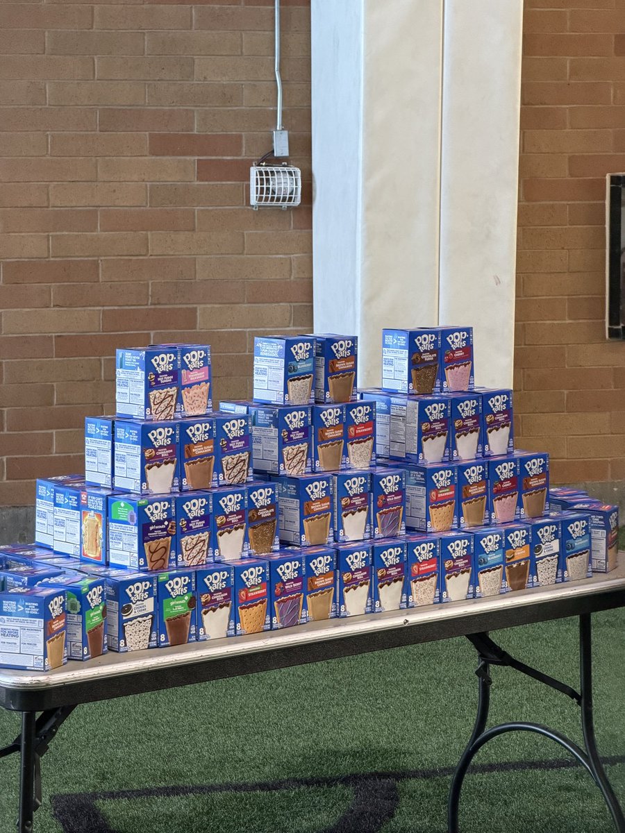 Mitch_Harper's tweet image. BYU players had some Pop-Tarts waiting for them after practice today.