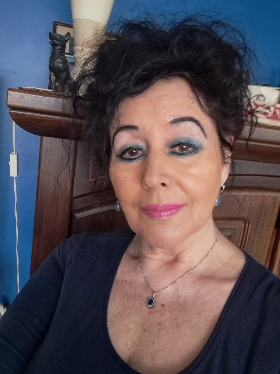 VCabuy's tweet photo. Out of the blue, it's true! 
Let's say, like in the #outfitoftheday 
#jeansGardeur #usedtobemoms 💔 #25yo 
#TshirtAnniRolfi #Moms ❤️‍🩹  #cardiganONLY #all20yo https://t.co/VK7y6AJMXk