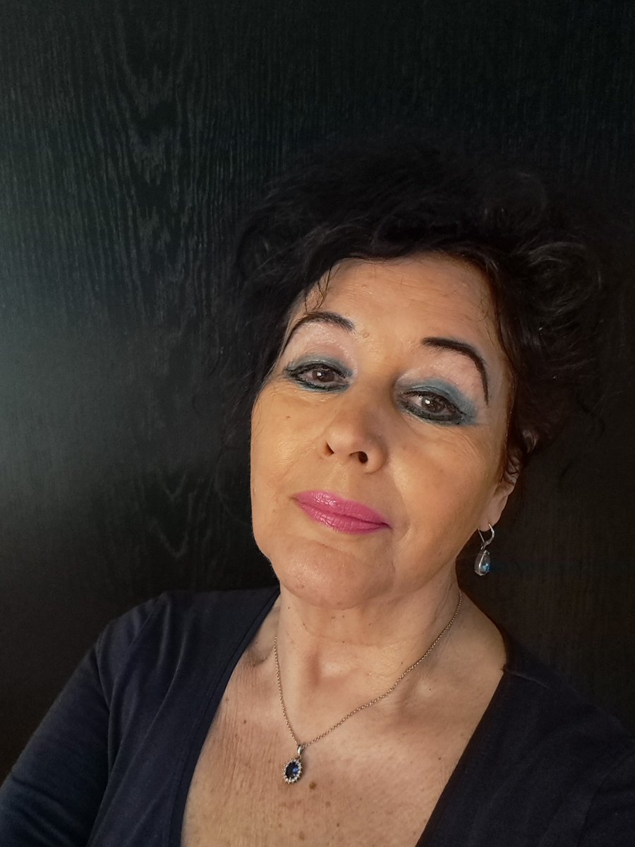 VCabuy's tweet photo. Out of the blue, it's true! 
Let's say, like in the #outfitoftheday 
#jeansGardeur #usedtobemoms 💔 #25yo 
#TshirtAnniRolfi #Moms ❤️‍🩹  #cardiganONLY #all20yo https://t.co/VK7y6AJMXk