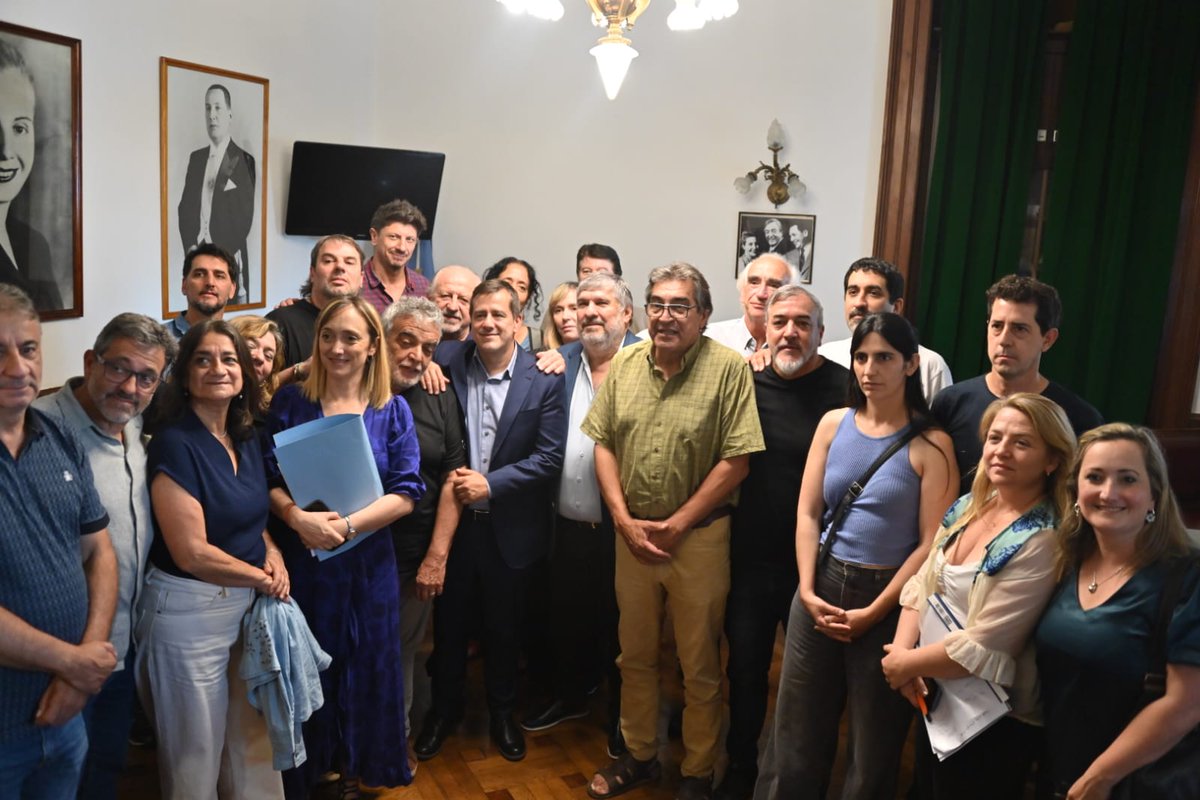 AHORA!!
ATE SE REUNIÓ CON SENADORES PERONISTAS Y EXIGE RECHAZAR EL PROYECTO DE REFORMA LABORAL!!

DICIEMBRE NO PUEDE TRANSCURRIR CON PAZ SOCIAL!!

Fue positiva la reunión con este bloque. Ya pusimos en análisis la posibilidad de un nuevo paro nacional antes de fin de año. El