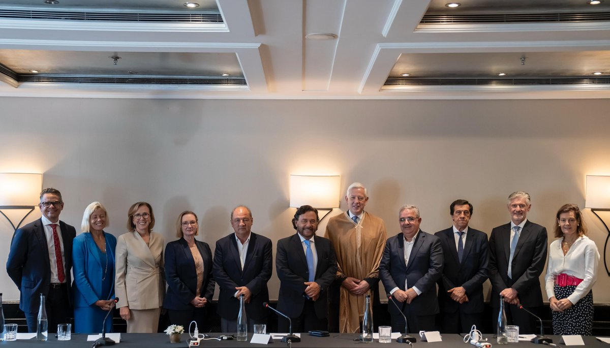 Junto a los gobernadores de Catamarca,<a href="/RaulJalil_ok/">Raúl Jalil</a>, y de Jujuy, <a href="/carlossadirjuy/">Carlos Sadir</a>, mantuvimos una reunión de trabajo con Dominic Barton, presidente del Board de <a href="/RioTinto/">Rio Tinto</a>, y Jérôme Pécresse, director ejecutivo de Aluminium &amp; Lithium, en su primera visita a la Argentina.