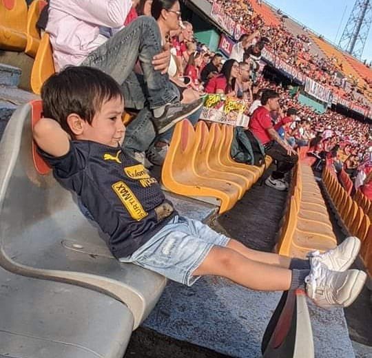 yuliusx_'s tweet photo. Aprovecharé que el ambiente de la final está muy tranquilo para decir que si ganamos se las vamos a seguir teniendo en la traquea pero si perdemos noliase porque era en liga👍🏻 https://t.co/QzXYbF6E7c