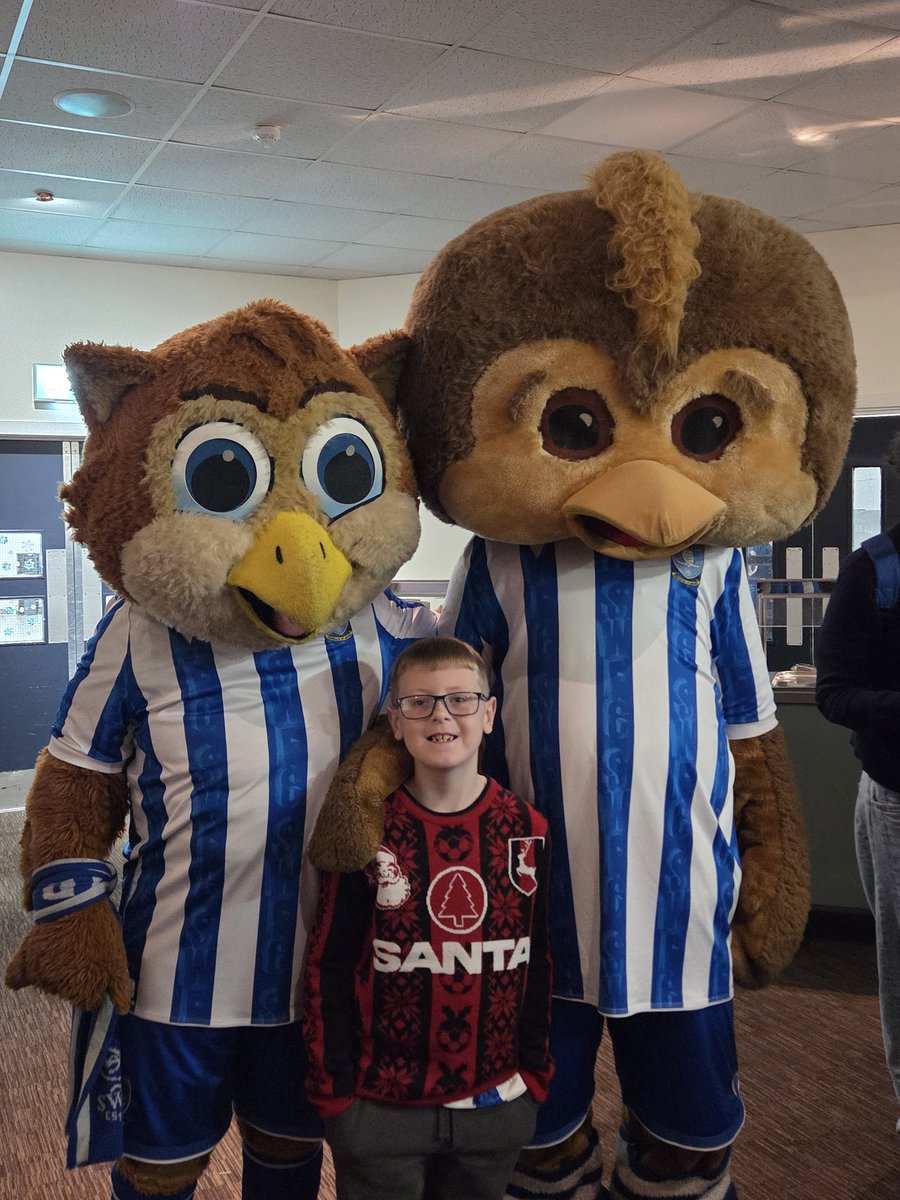 liamswfc1867's tweet photo. Thanks @O22IE_OWL and @BarneyOwl67 for taking time for pictures tonight at the kids @swfc party so happy to see our club back on having time for our future fans and thanks to ethan horvate and Henrick Pedersen for having time for this as well https://t.co/TosO1KGmC7