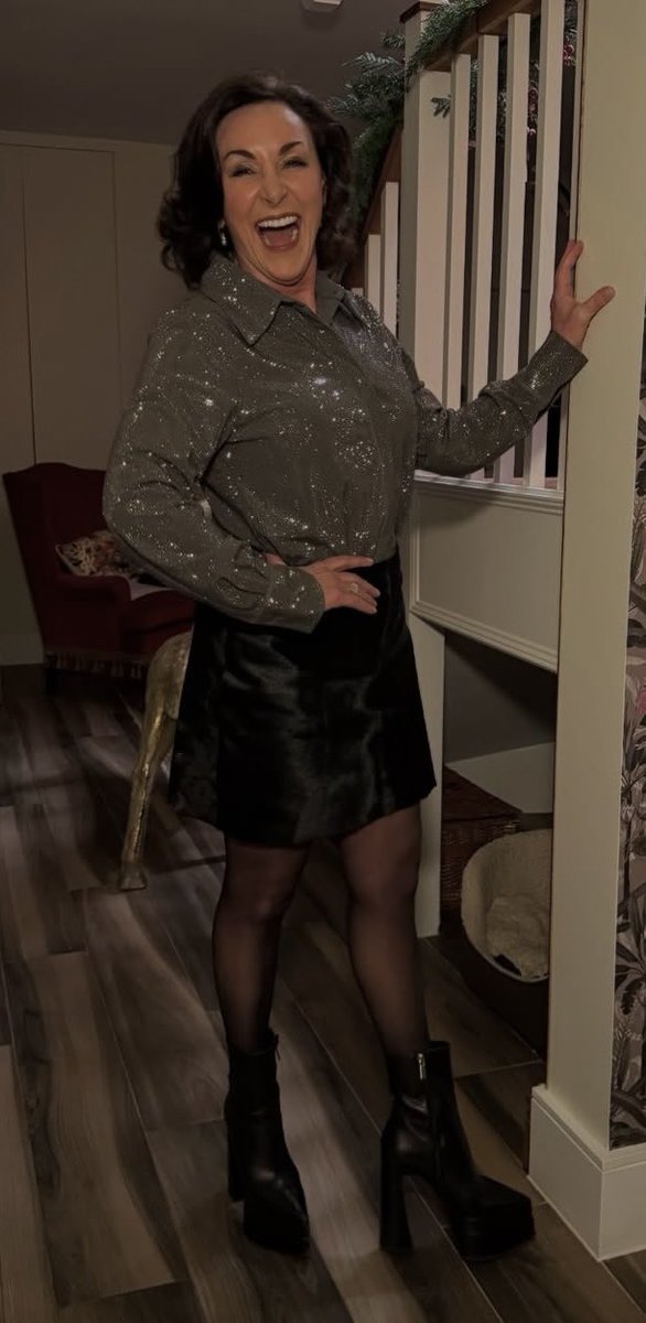 devioustrain's tweet image. Shirley Ballas #blacktights BBC 1  Strictly Come Dancing