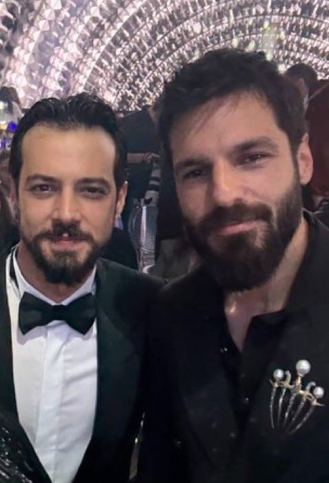 Salı günleri Mehmed, çarşamba günleri Orhan izlemekten bizim kafanın içi

#MertYazıcıoğlu #SerkanÇayoğlu