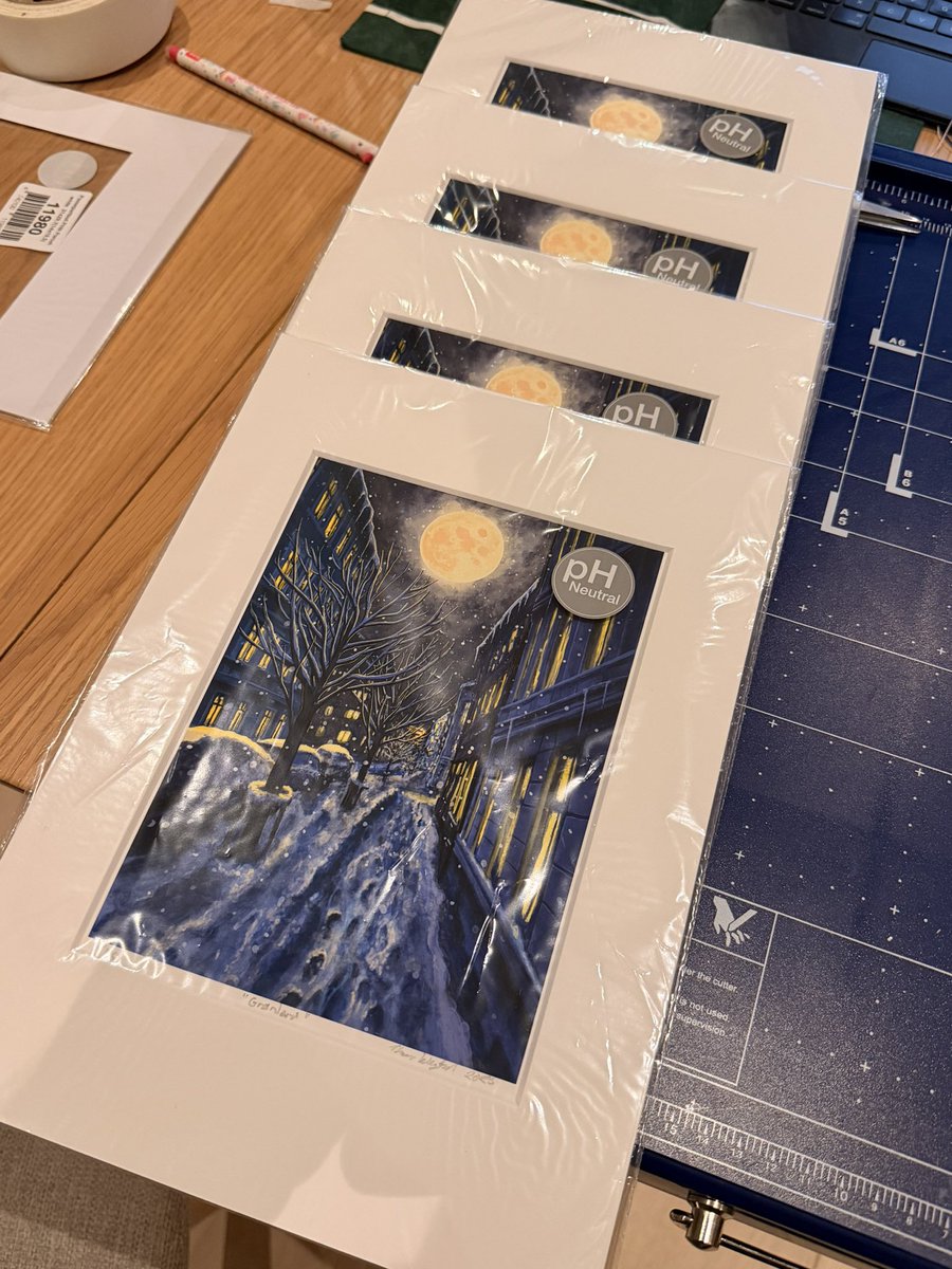 Bestillinger er gjennomført 🙌
Ny batch med kunstpapir
8 kort 800,- inkl konv og frakt du kan følge i posten sin app 🤩
4 kunstverk i passepartout i plastlomme 950,- inkl frakt som ovenfor 👌
Bestill med bankkort på muse.no
Eksempler under 👇