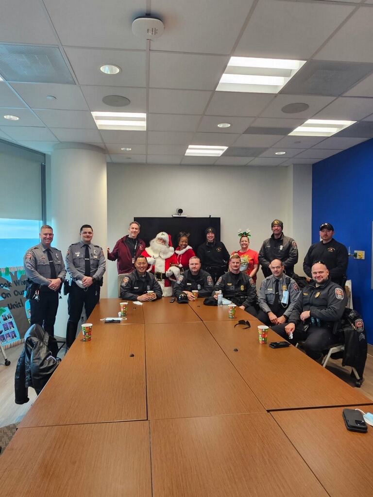 ffxfirerescue's tweet photo. #FCFRD was honored to bring the big guy himself, Santa, to Inova Children’s so he could assist @FairfaxCountyPD with donating some of the toys collected through this year’s Santa’s Ride. We were grateful to be part of the holiday cheer! https://t.co/GIaTIEuZgi