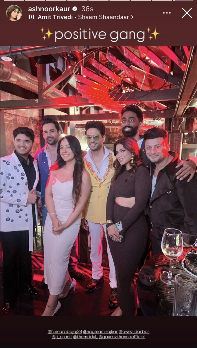 nushtweets_'s tweet photo. Positive Gang ❤️
Finally!!! We have a pic with all of them. Their friendships went through so many hurdles in the show and even the makers tried to create rifts between them yet their group survived and came out winning.

#GauravKhanna 
#BiggBoss19 https://t.co/nguUcqOZyI