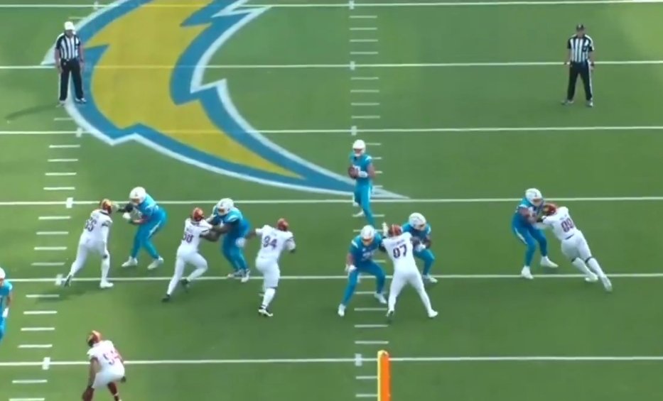 alexinsdorf99's tweet photo. Omarion Hampton fractured his ankle and missed two months before the Chargers fixed this https://t.co/S2MYMTlaBt