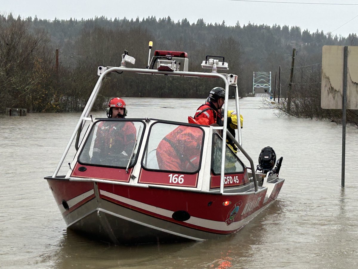 EastsideFire's tweet image. Please STAY off closed roads! We have rescued more than a few people in the Duvall, Carnation and Fall City areas traveling over closed roads. The water is moving, there is debris, and we urge you to stay home. If there is an emergency, and you need to get out, call 911.
