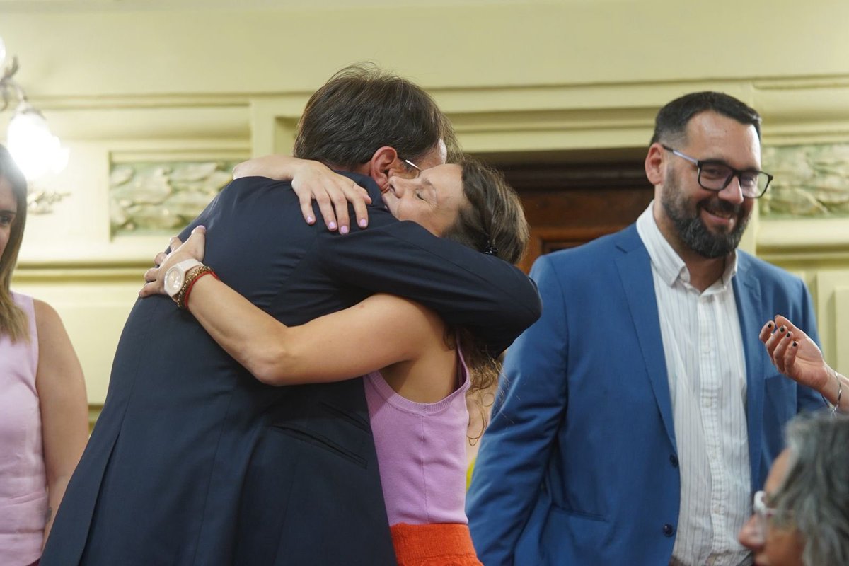 Hay equipo! 🙌🏻🌹
Bienvenido <a href="/fabiancejasok/">Fabián Cejas</a> a la Cámara de Diputadas y Diputados de Santa Fe. 
Lo mejor para esta etapa y que nos encuentre trabajando juntos para defender los intereses y garantizar los derechos de santafesinos y santafesinas.