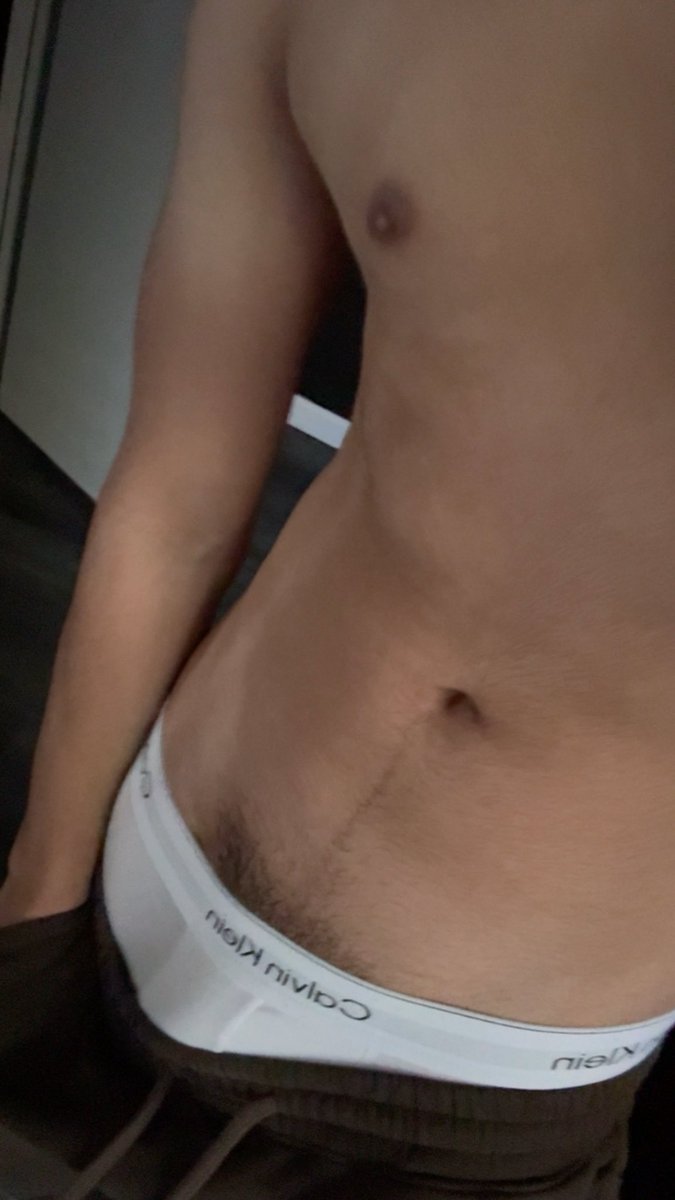 F1ac0_'s tweet photo. Who wants to see what’s underneath😉 
1k retweets and I’ll post it https://t.co/MWgiFRXHvK