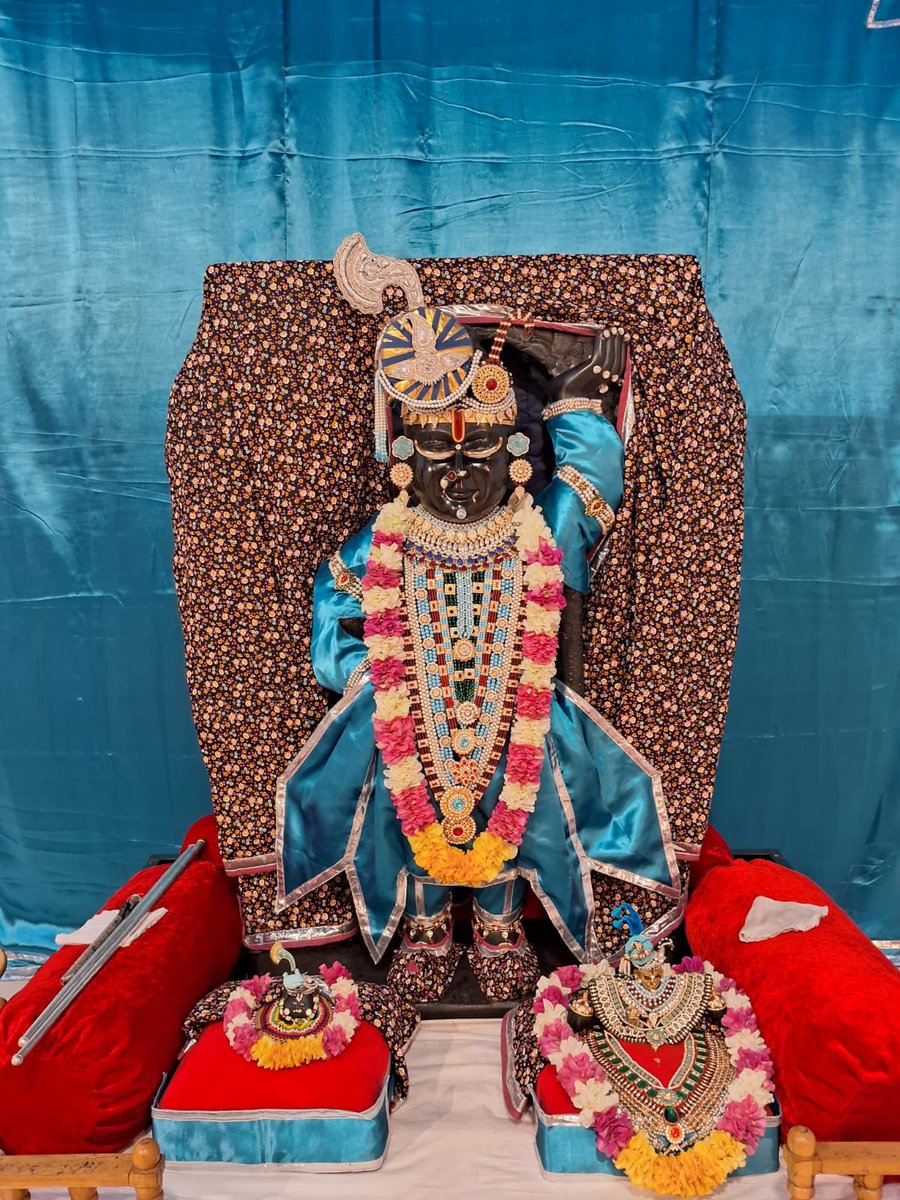 PushtiparivarUk's tweet image. @ShriYadunathji 
@pushtisaaj 
@PushtiShangar 
@ShreenathjiNtd @UKhindumatters 
@hfbritain @_MukeshAmbani #London #wembly #darshan #haveli #pushtimarg #shreenathjihavelipushtiparivar #shreenathji