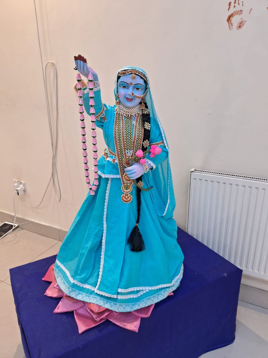 PushtiparivarUk's tweet image. @ShriYadunathji 
@pushtisaaj 
@PushtiShangar 
@ShreenathjiNtd @UKhindumatters 
@hfbritain @_MukeshAmbani #London #wembly #darshan #haveli #pushtimarg #shreenathjihavelipushtiparivar #shreenathji