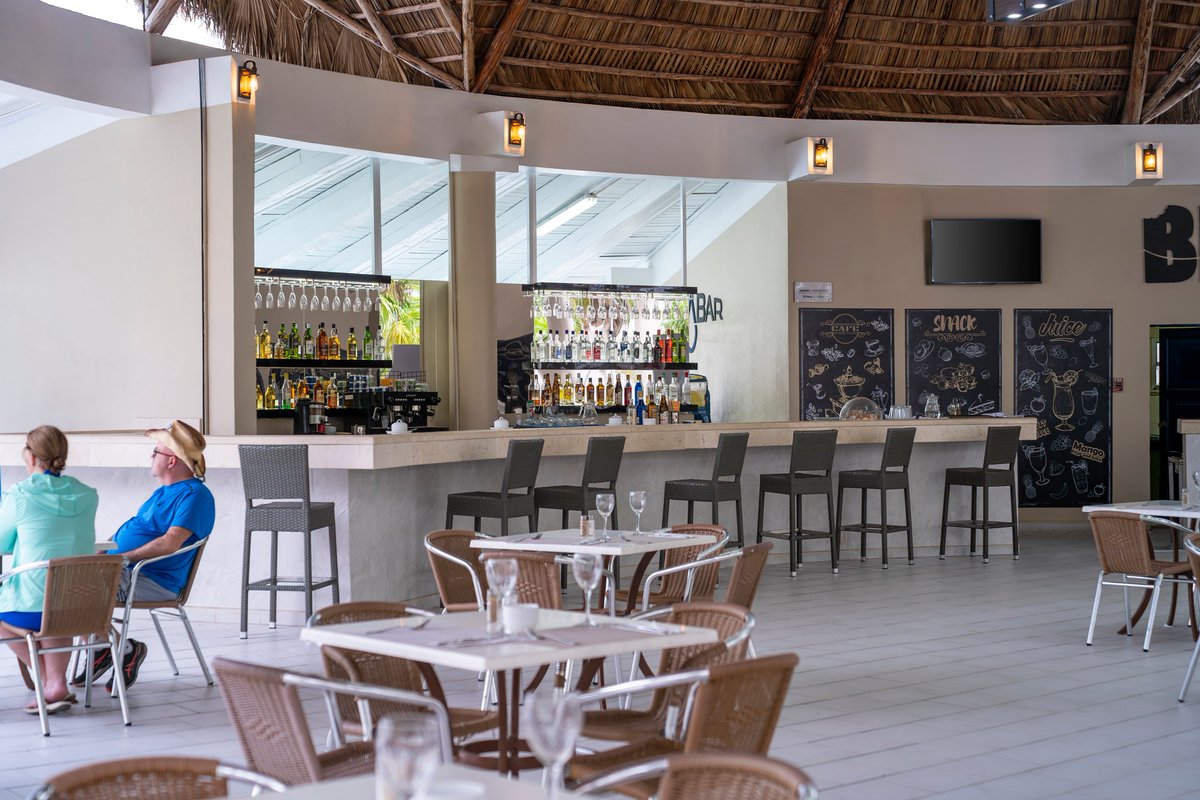 ¡Atención viajeros! 📷📷 Memories Cayo Largo del Sur es el destino que supera todo lo que  imaginas: coctelería de lujo, servicio espectacular y un ambiente que te  hará querer quedarte para siempre. ¡No lo veas… vívelo! Reserva ya. #cayolargodelsur #SentirPinero #CubaUnica